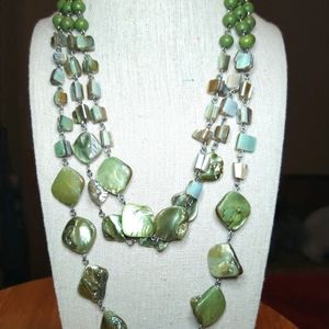 Green mother of pearl necklace